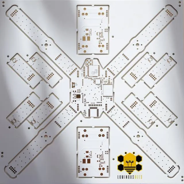 Design PCB di LuminousBee — la caratteristica forma a X con pannelli LED integrati